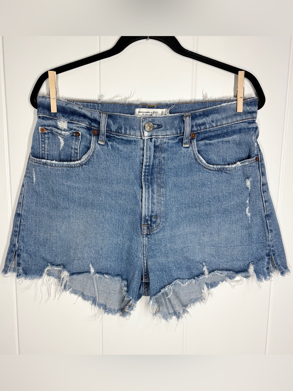 Abercrombie & Fitch The Mom Short High Rise Denim Cut Off Jeans Size 31